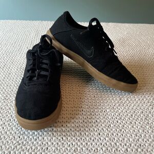 Nike Boy’s SB Black Canvas Sneaker With Gum Sole